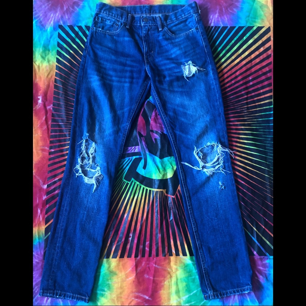 Levi’s ripped jeans